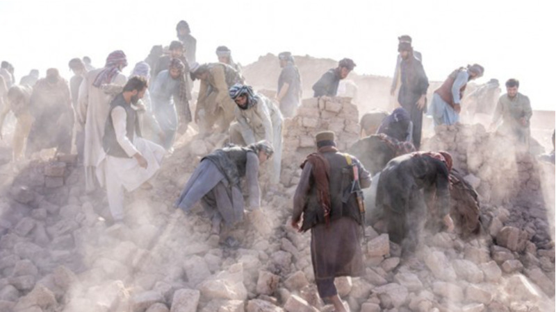 Afganistan depreminde ölü says bine ulat